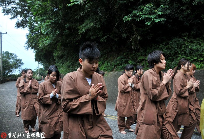 【三乘佛學院】第17屆青年佛門探索營《活動花絮4》--朝山