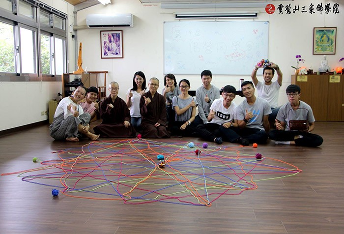 佛營同學會花絮--用毛線將感動編織成希望